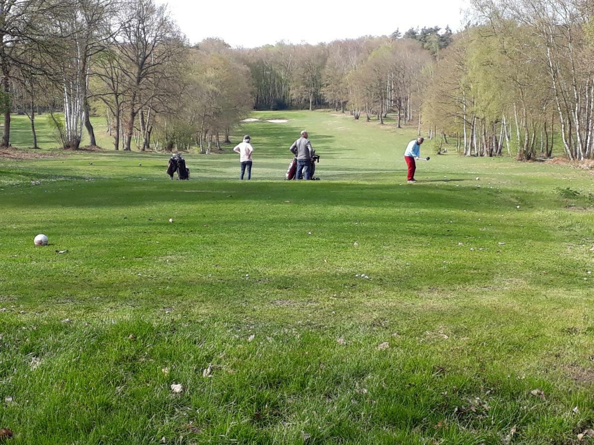 Gite De La Balle De Golf 주미에즈 외부 사진